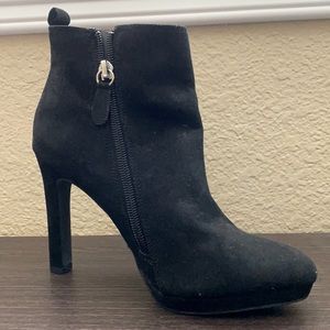 (NEW) Black Suede Ankle Booties